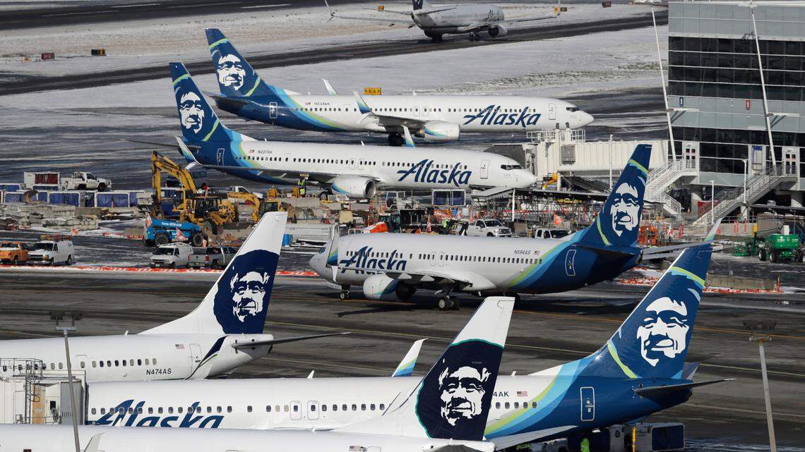 Inslee issues travel advisory, asking people entering the state to quarantine for 14 days