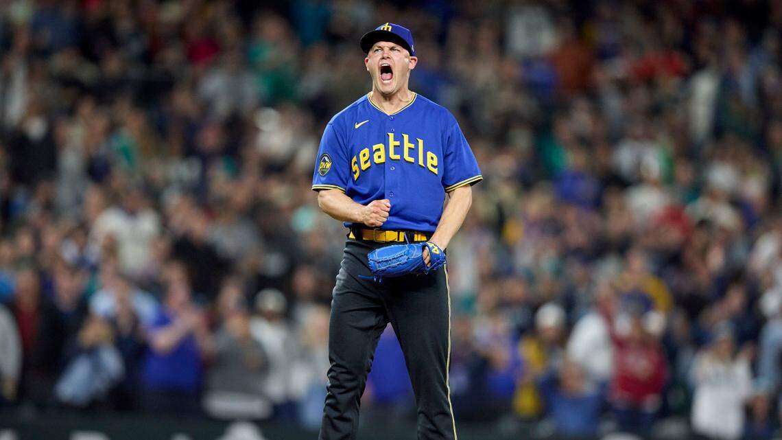 Mariners trade their closer. Here are the players they are getting in return