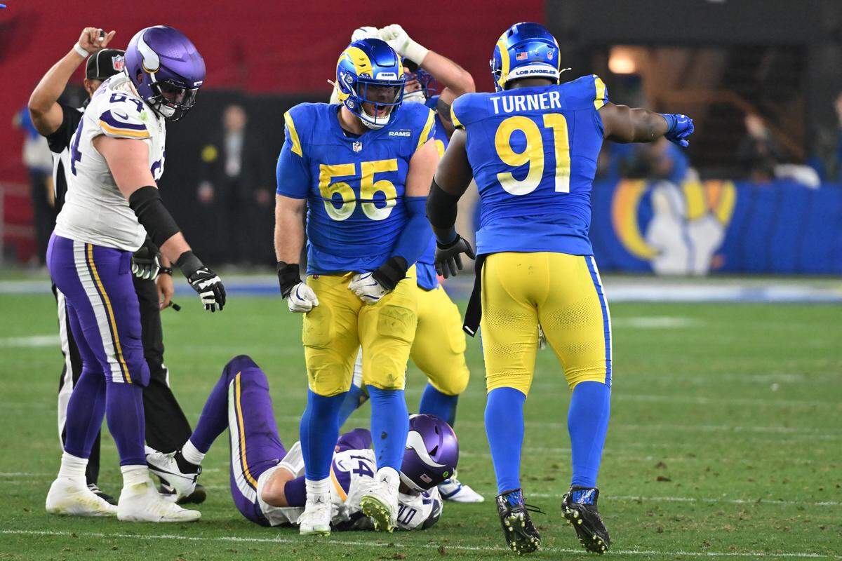 GLENDALE, ARIZONA - JANUARY 13: Braden Fiske #55 of the Los Angeles Rams celebrates after a sack with Kobie Turner #91 of the Los Angeles Rams in front of Sam Darnold #14 of the Minnesota Vikings during the fourth quarter during the NFC Wild Card Playoff at State Farm Stadium on January 13, 2025 in Glendale, Arizona. (Photo by Norm Hall/Getty Images)