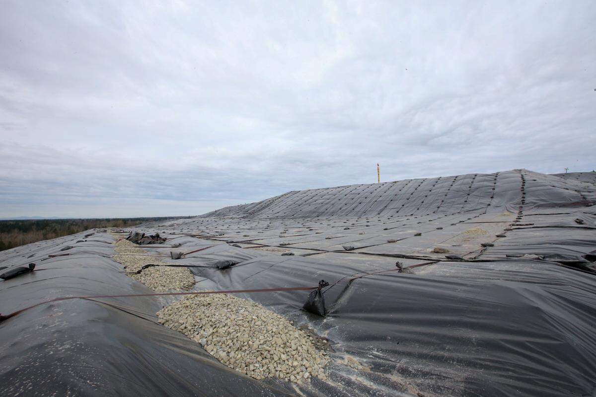 The LRI Landfill at 30919 Meridian Ave. E. places plastic tarps on top of the landfill after burying it with about 6 inches of soil as well as “auto shredder residue,” which is shredded automobiles.