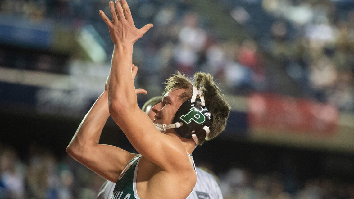 Peninsula’s Casey wins title, Gig Harbor’s Zeitner advances to championship match at Mat Classic XXXII