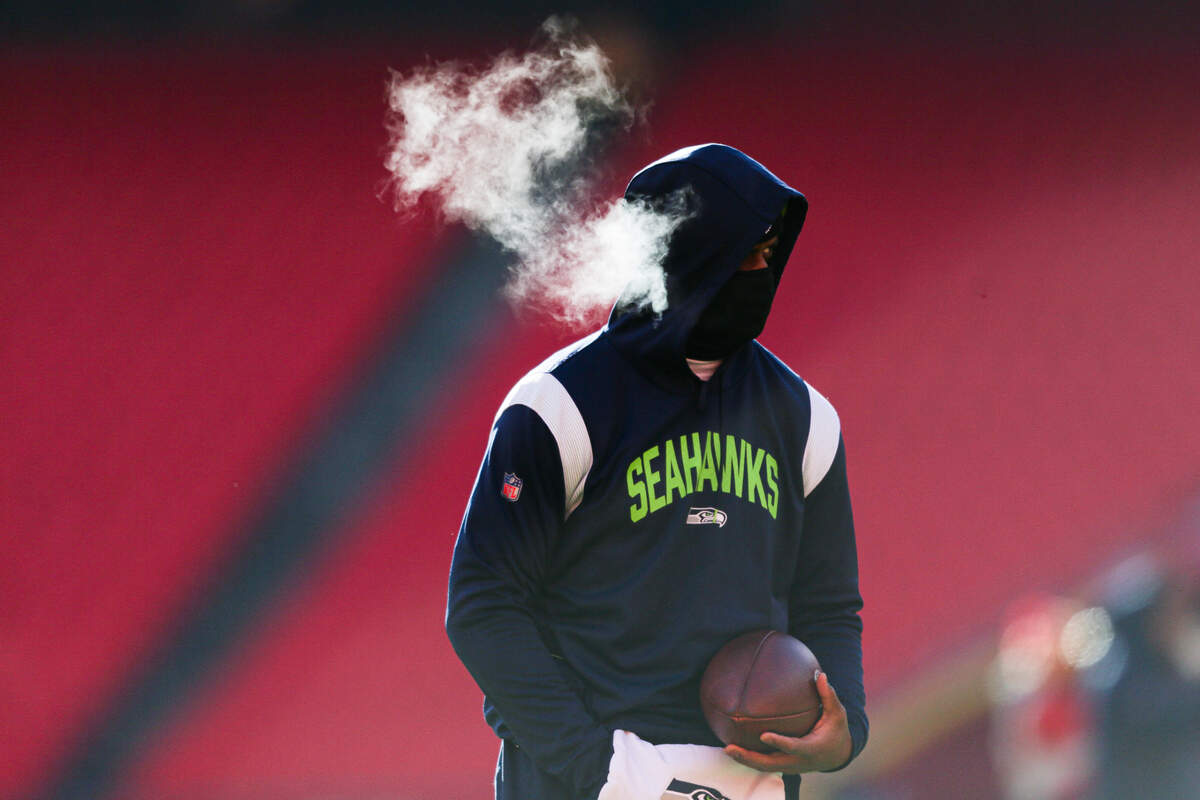 Seattle Seahawks quarterback Geno Smith (7) warms up before the game against the Kansas City Chiefs on Saturday, Dec. 24, 2022, in Kansas City, MO.