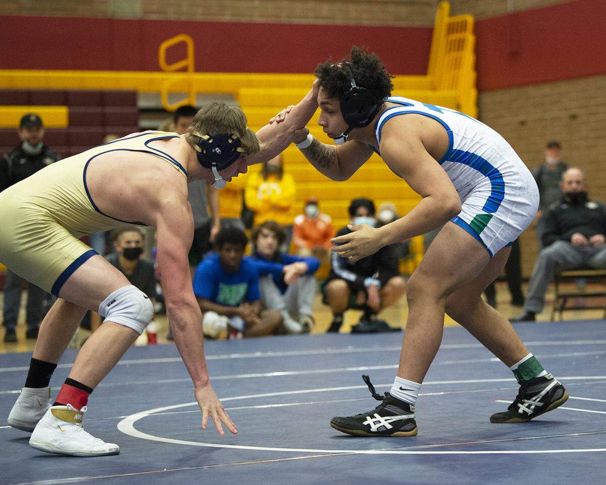 Mountain View’s CJ Hamblin (right) wrestles Kelso’s Tyler Roggow in the 170-pound championship at the 3A wrestling district tournament. (Tim Martinez/The Columbian)