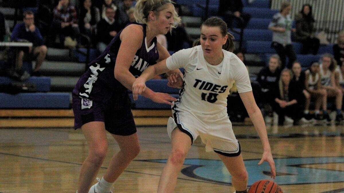 Gig Harbor High guard Brynna Maxwell against North Thurston on Friday, Dec. 14, 2018.