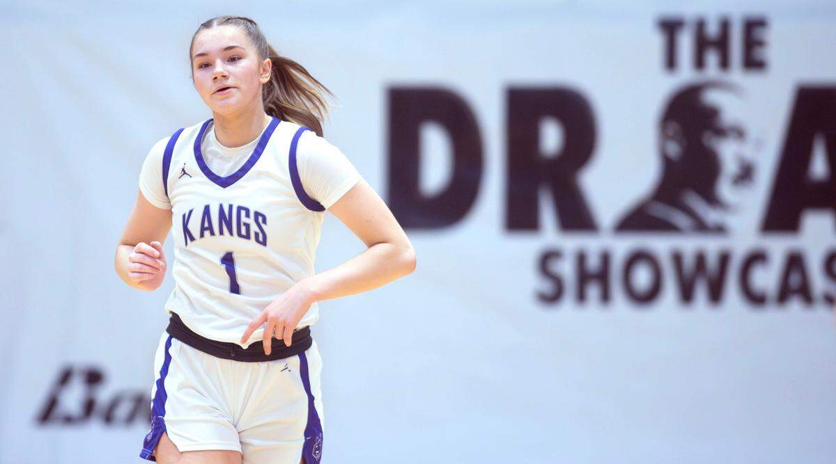 Lake Washington guard Ashley Uusitalo in a high school girls basketball game against Sumner High School on Monday, Jan. 20, 2025.