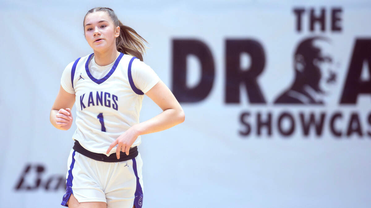 Lake Washington guard Ashley Uusitalo in a high school girls basketball game against Sumner High School on Monday, Jan. 20, 2025.