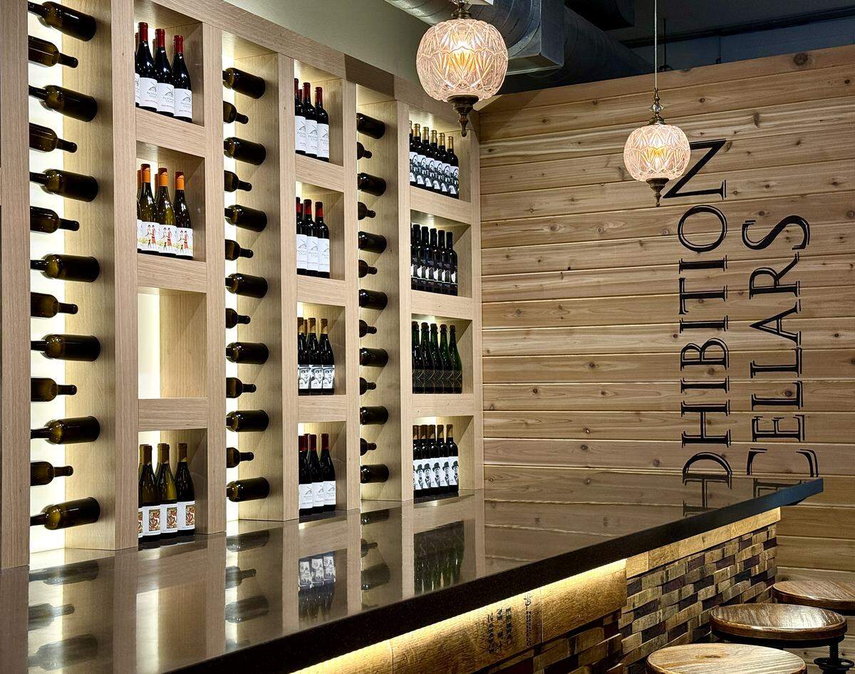 In searching for the right city for their second tasting room, the Faludis fell for Tacoma’s vibe, walkability and its rapidly growing reputation as a wine drinker’s haven. The St. Helens bar features a bar, banquette and lounge seating where guests and club members can enjoy flights, glasses or bottles.