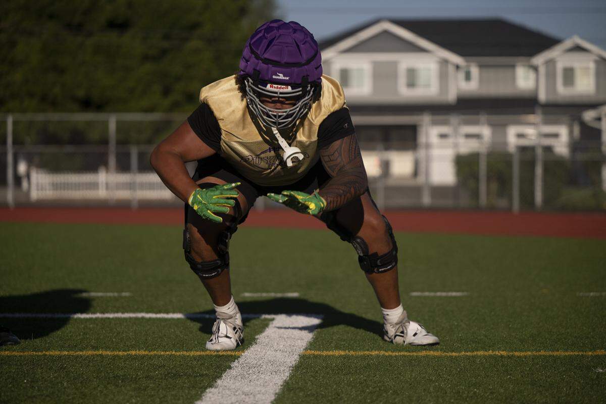 Puyallup offensive lineman Gecova Doyal runs drills during a Puyallup High School football practice at Sparks Stadium on Thursday, Aug. 21, 2025, in Puyallup, Wash.