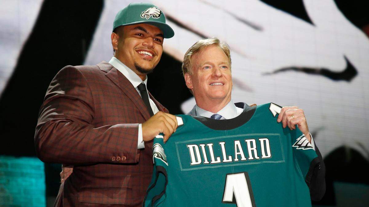 Washington State offensive lineman Andre Dillard poses with NFL Commissioner Roger Goodell after the Philadelphia Eagles selected Dillard in the first round at the NFL football draft, Thursday, April 25, 2019, in Nashville, Tenn. (Jeff Haynes/AP Images for Panini)