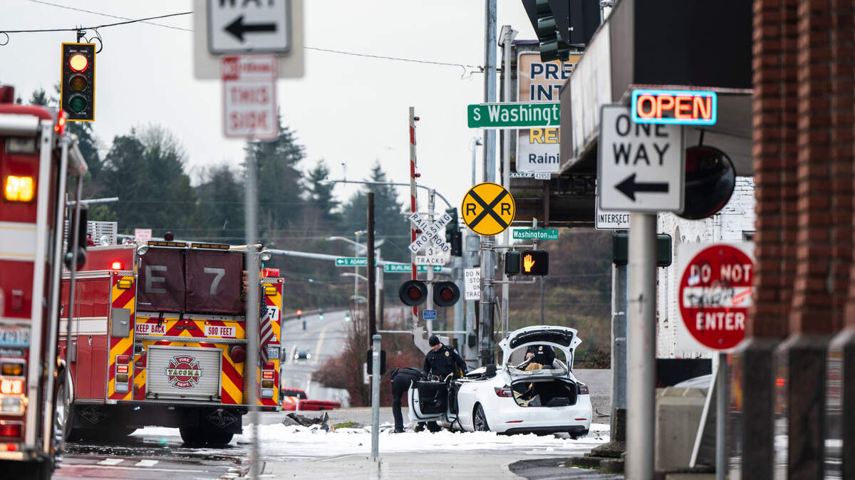 Woman killed in car crash in South Tacoma, police say | Tacoma News Tribune