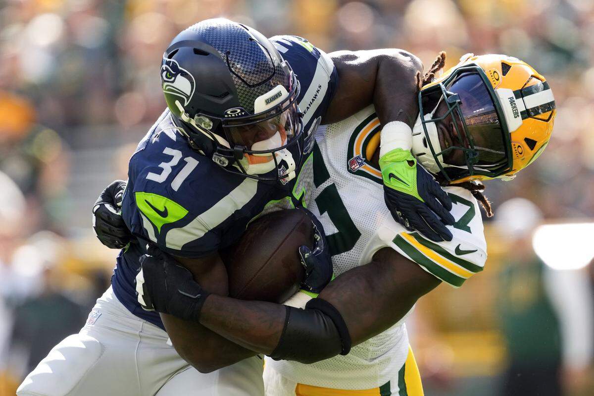 Green Bay Packers defensive lineman Brenton Cox Jr. (57) tackles Seattle Seahawks running back Jacardia Wright (31) during the second quarter at Lambeau Field. Mandatory Credit: Jeff Hanisch-Imagn Images