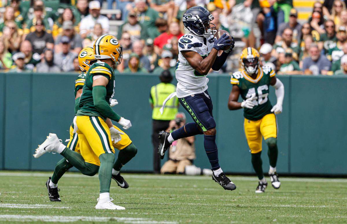 Seattle Seahawks wide receiver Easop Winston Jr. (86) catches a ball during the second half of a preseason NFL football game against the Green Bay Packers Saturday, Aug. 26, 2023, in Green Bay, Wis. (AP Photo/Jeffrey Phelps)