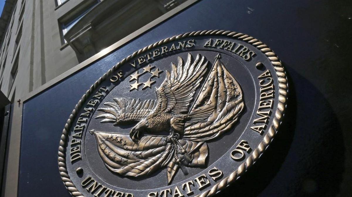 A report finds Department of Veterans Affairs officials have failed to follow their own policies for reporting incompetent and unprofessional health care providers.