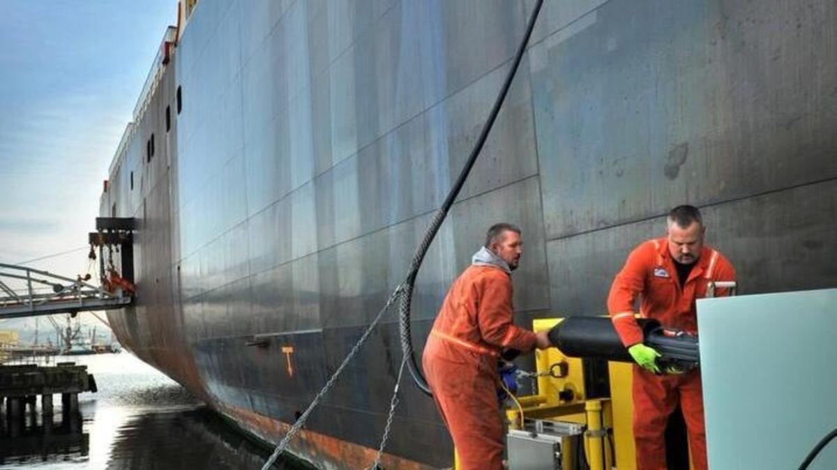 
In 2010, two longshoremen plug in the cable from TOTE’s North Star cargo ship to get 6,600 volts/300amps of shore power to allow the ship to turn off their diesel engine and receives electrical power when docked. North Star is the first ship in the Pacific Northwest to get shore power, which significantly reduces greenhouse gas emissions.
