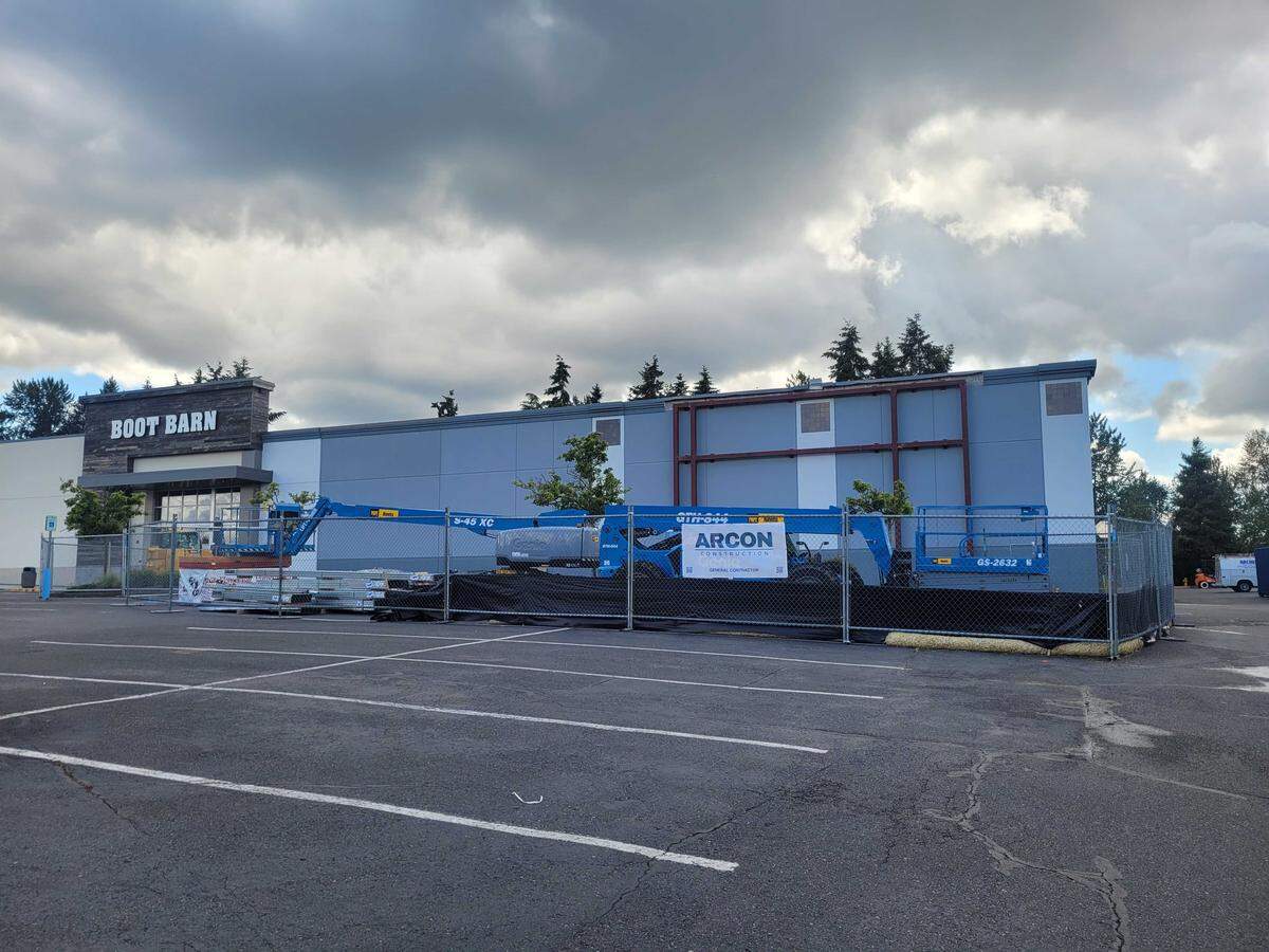 Planet Fitness expects to open a gym at 4102 S. Meridian in Puyallup later this year, joining Best Buy, Boot Barn, Men’s Warehouse and Ross in the commercial complex.