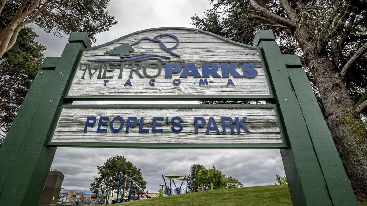 Since the board of Metro Parks Tacoma officially named the Hilltop neighborhood park “People’s Park,” shown on a sign along South Ninth Street, the question of what to do with another sign at the park that lacks an apostrophe has been raised. The answer is, likely nothing.