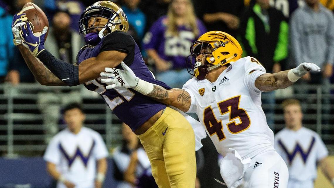 Washington Huskies wide receiver Quinten Pounds (21) can’t quite hold on to a touchdown pass in the second quarter. The Washington Huskies played the Arizona State Sun Devils in a NCAA football game at Husky Stadium in Seattle, Wash., on Saturday, Sept. 22, 2018.