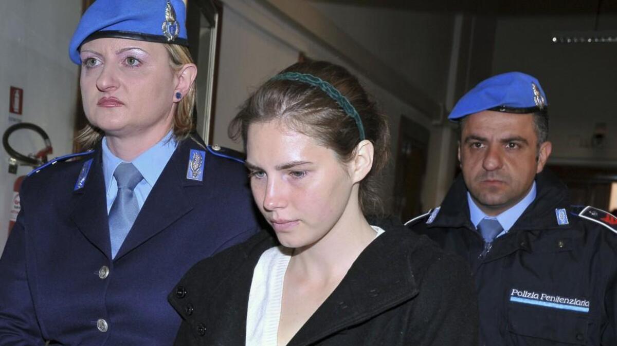 Amanda Knox, center, arrives in Perugia's civil court for a hearing in 2011.