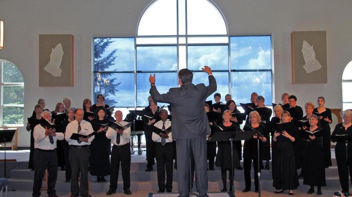 Peninsula Community Chorus welcomes new director, opens fall registration