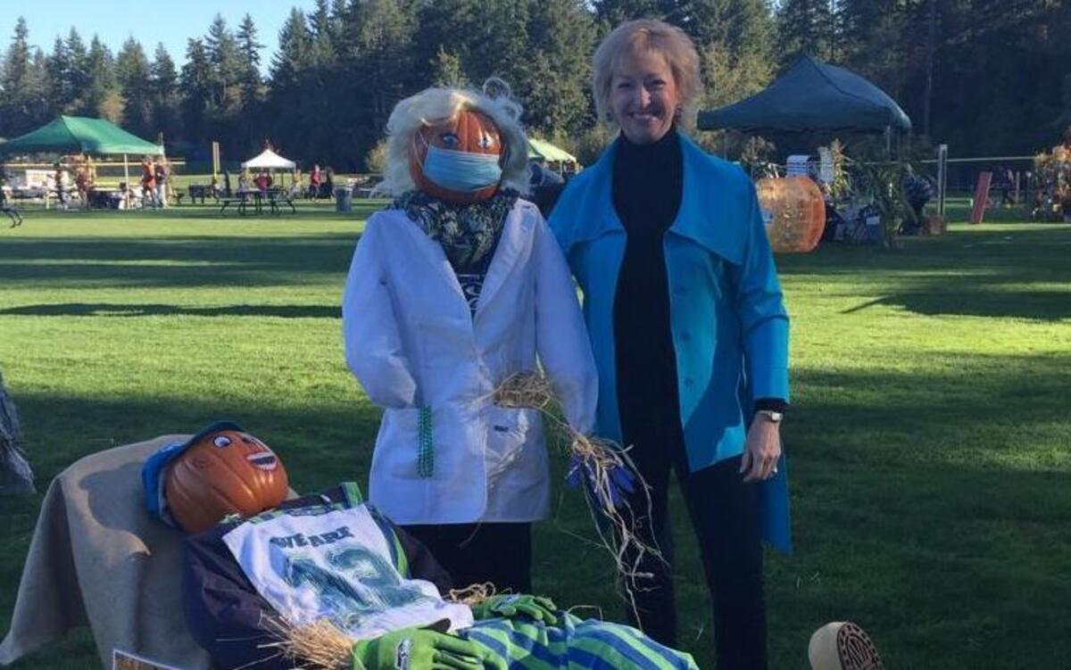 
Business category winner of Best in Show was a display by Uptown Dental called “Dr. Rhonda Savage and her Sleep Apnea Patient.” The real Dr. Savage poses next to it.
