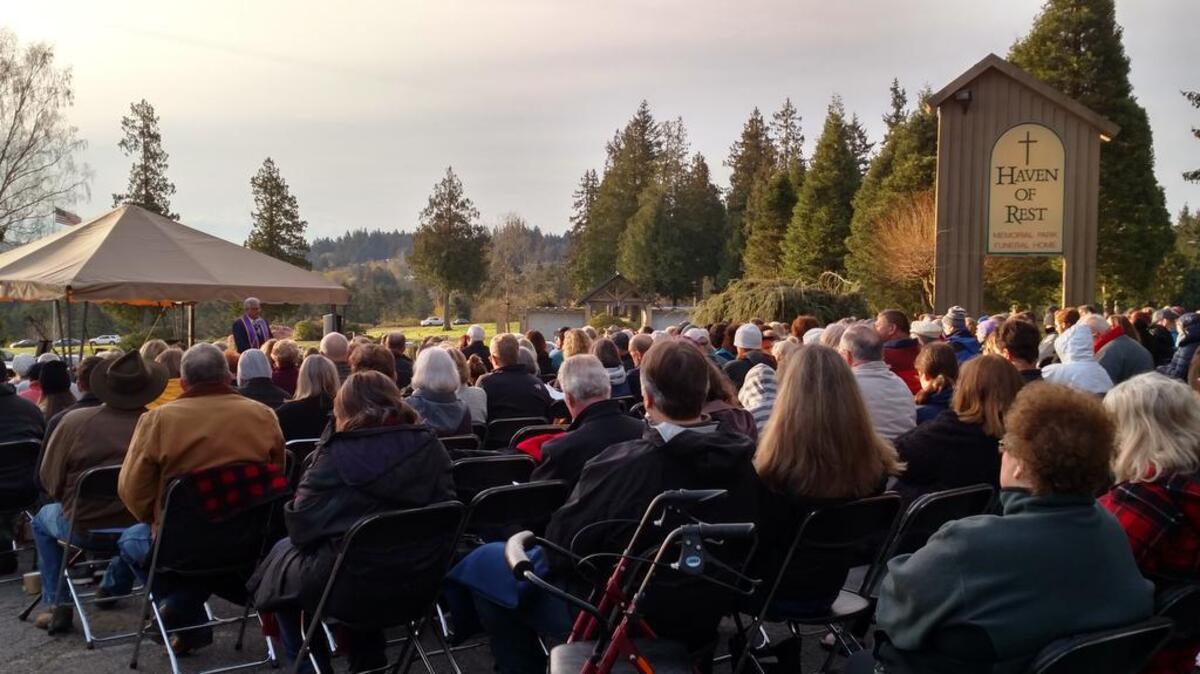 Nearly 400 people gathered on Easter Sunday morning for the annual Easter Sunrise Service at Gig Harbor’s Haven of Rest.