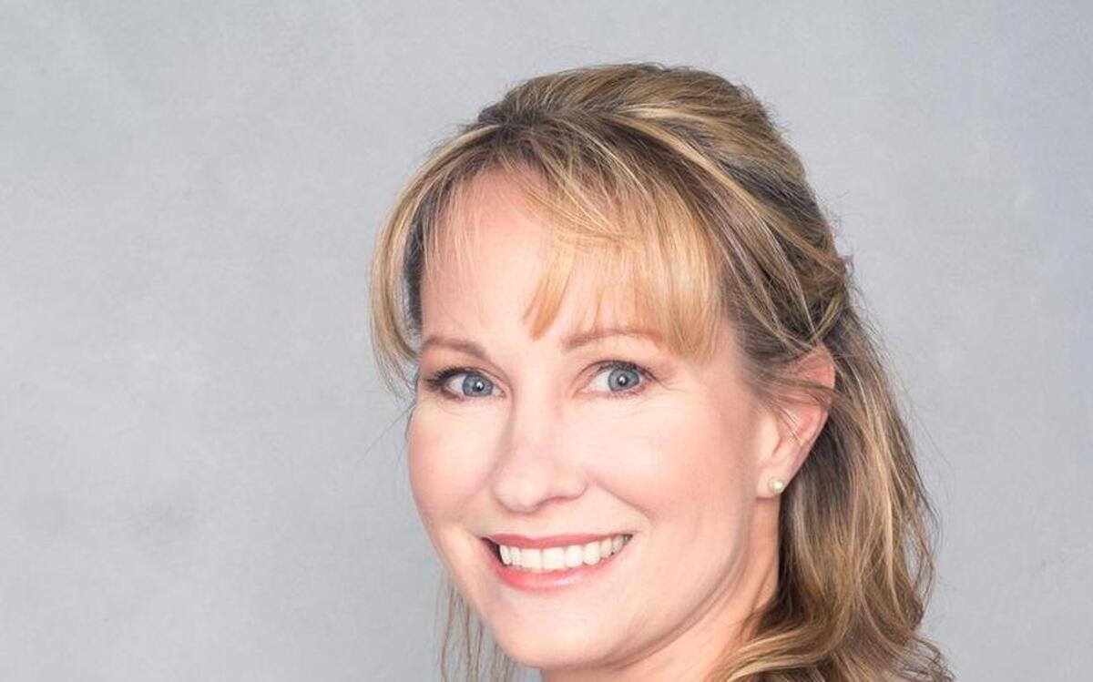 Robyn Denson is the owner of Home Base Washington Real Estate. With each client transaction, she donated $500 in the client’s name to a charity of their choice.