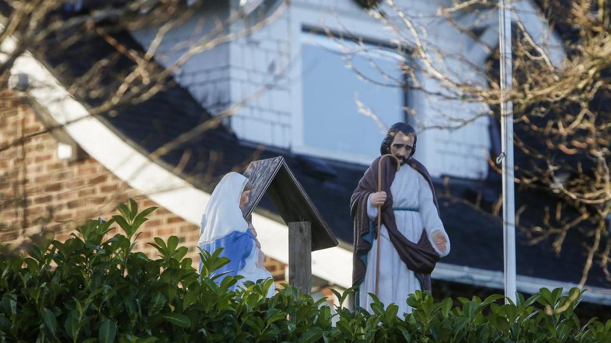 A small Nativity scene is on display on a hedge along Rosedale Street in Gig Harbor. Some believe the kerfuffle over the city not allowing a Nativity scene in Donkey Creek Park has inspired others to make their scenes more visible this year.