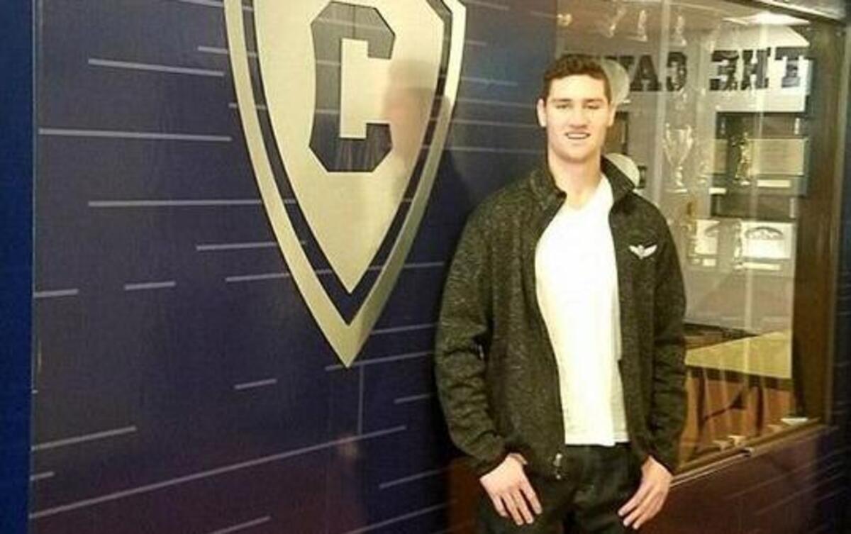 Peninsula 2016 graduate and 6-foot-6 forward Austin Kingman has signed his letter of intent to play basketball at Concordia University.