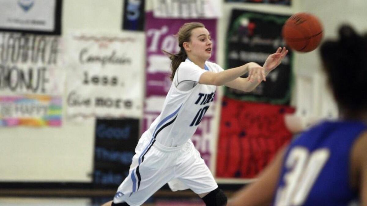 Gig Harbor freshman Brynna Maxwell passes the ball against Stadium in Narrows 4A play.