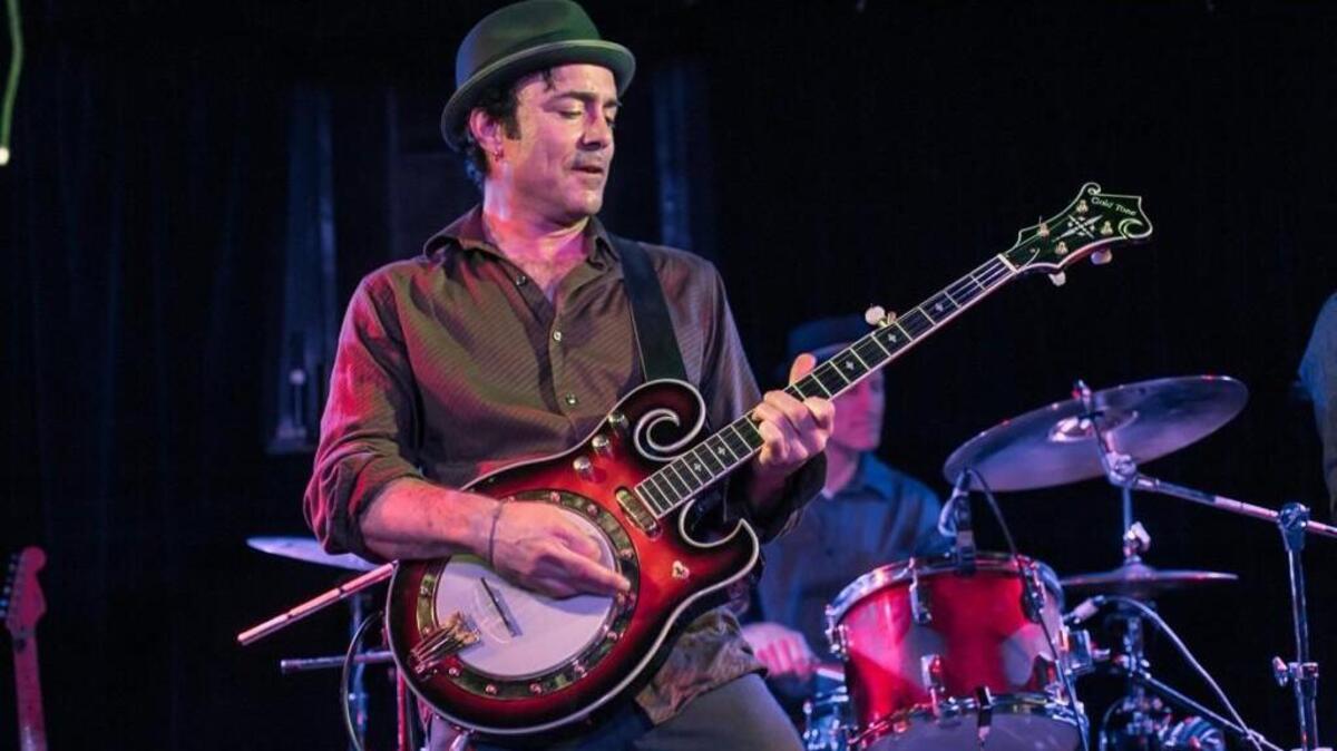 Grammy nominee Scott Mickelson will perform Sat. Nov. 12 at the Olalla community hall.