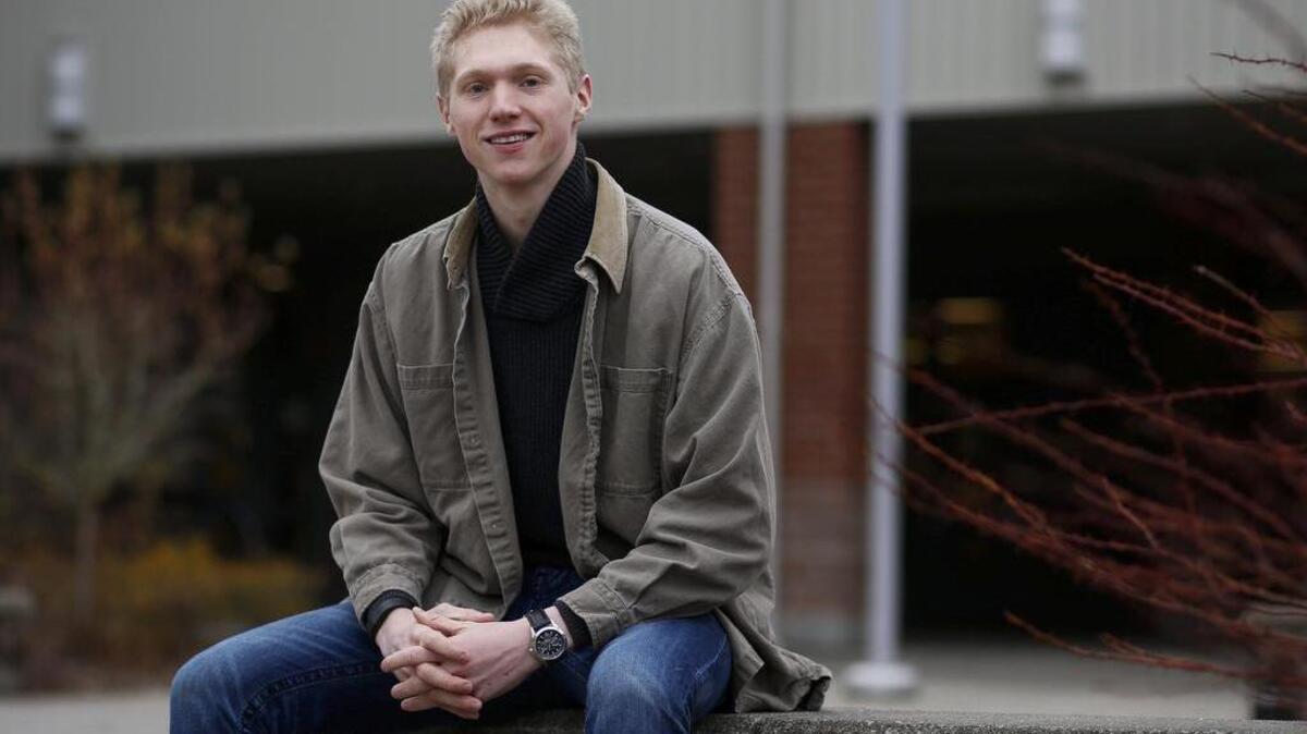 Bonney Lake High student Ross Lindsey has been recognized for raising his GPA from .7 to 3.7 in a year with the help of his school teachers and friends.