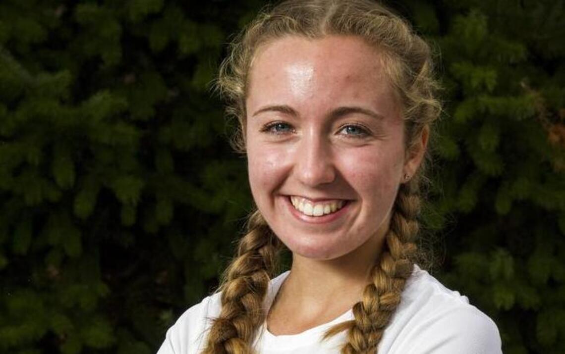 Emerald Ridge’s Bates blazing her own cross country trail