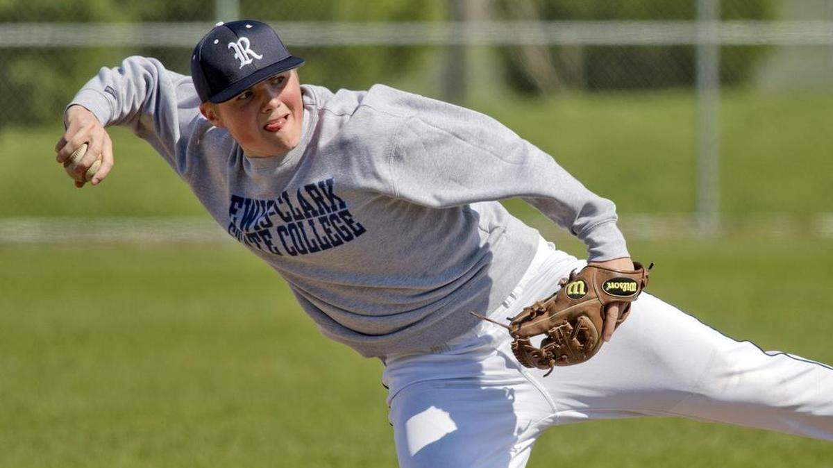 Former Rogers High baseball player Michael Sexton decided to quit baseball to pursue his dream of becoming a minister.
