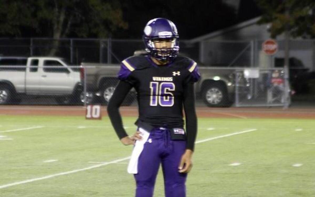 
Puyallup High quarterback Colby Burton (16) had a strong debut, throwing for 245 yards and a touchdown in Puyallup’s loss to Graham-Kapowsin.
