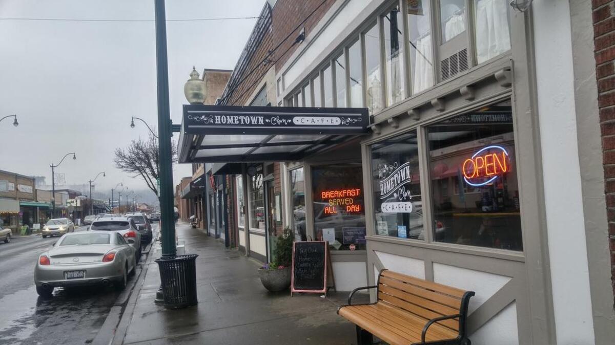 A proposed amendment to Sumner’s zoning code seeks to change city regulations on outdoor eating and drinking, specifically by removing limits on outdoor sales, size limits and the requirement that alcohol be served in unmarked containers.