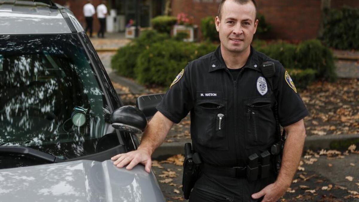 Sumner police officer Matt Watson responded to a vehicle prowl on Oct. 4 at the Sumner Pierce County Library to find Gayle Hardman’s car damaged with a broken window and missing battery. With donations from several Sumner businesses, Hardman’s vehicle was repaired. Hardman, who lives out of her car, was given a two-night stay at a hotel and a hot meal.
