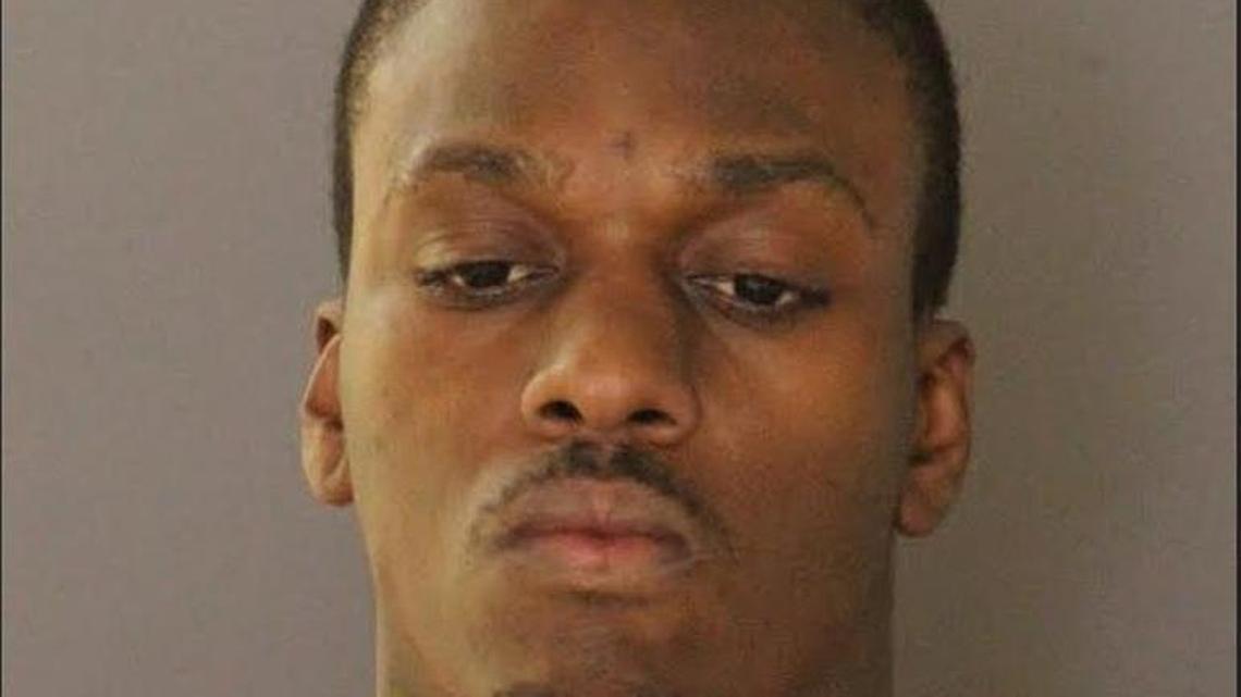 Willie Carter, a convicted killer, is wanted for allegedly trying to rob a man in a Lakewood motel.