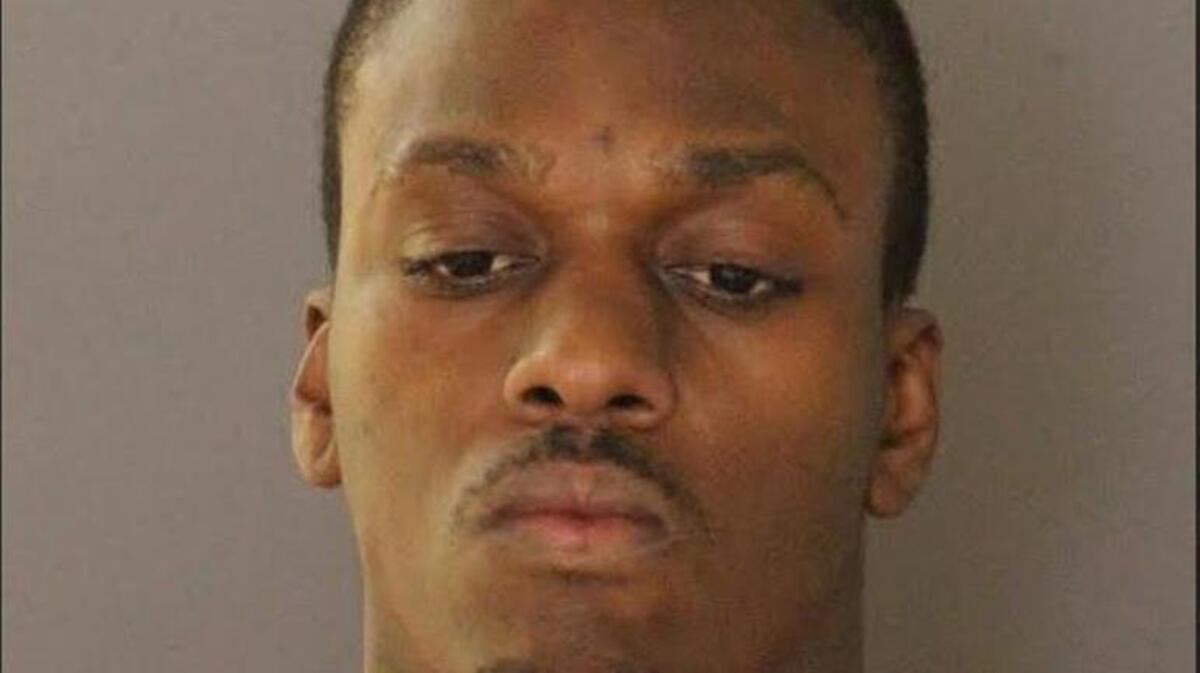 Willie Carter, a convicted killer, is wanted for allegedly trying to rob a man in a Lakewood motel.