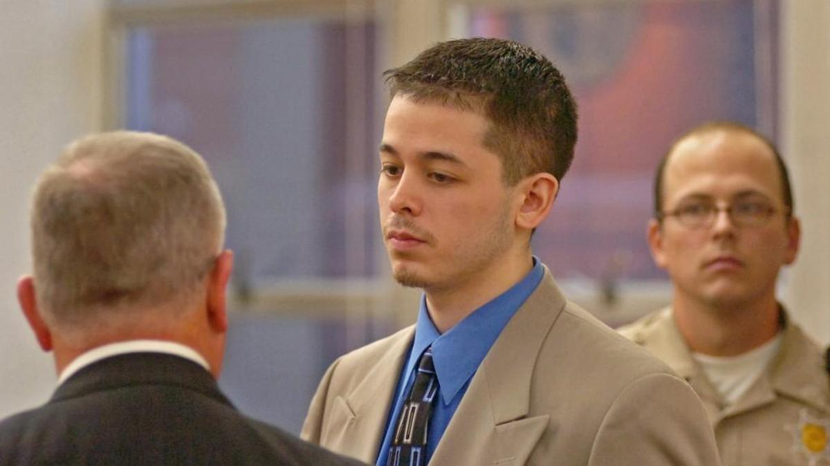 
After multiple guilty verdicts in the Tacoma Mall shooting of 2005, Dominick Maldonado, center, listens to his attorney in 2007 in Superior Court. 
