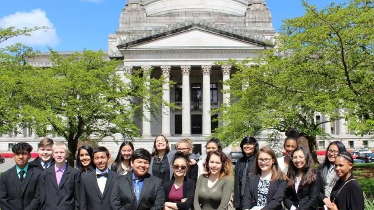 Baker Middle School AVID program students go to state Capitol.