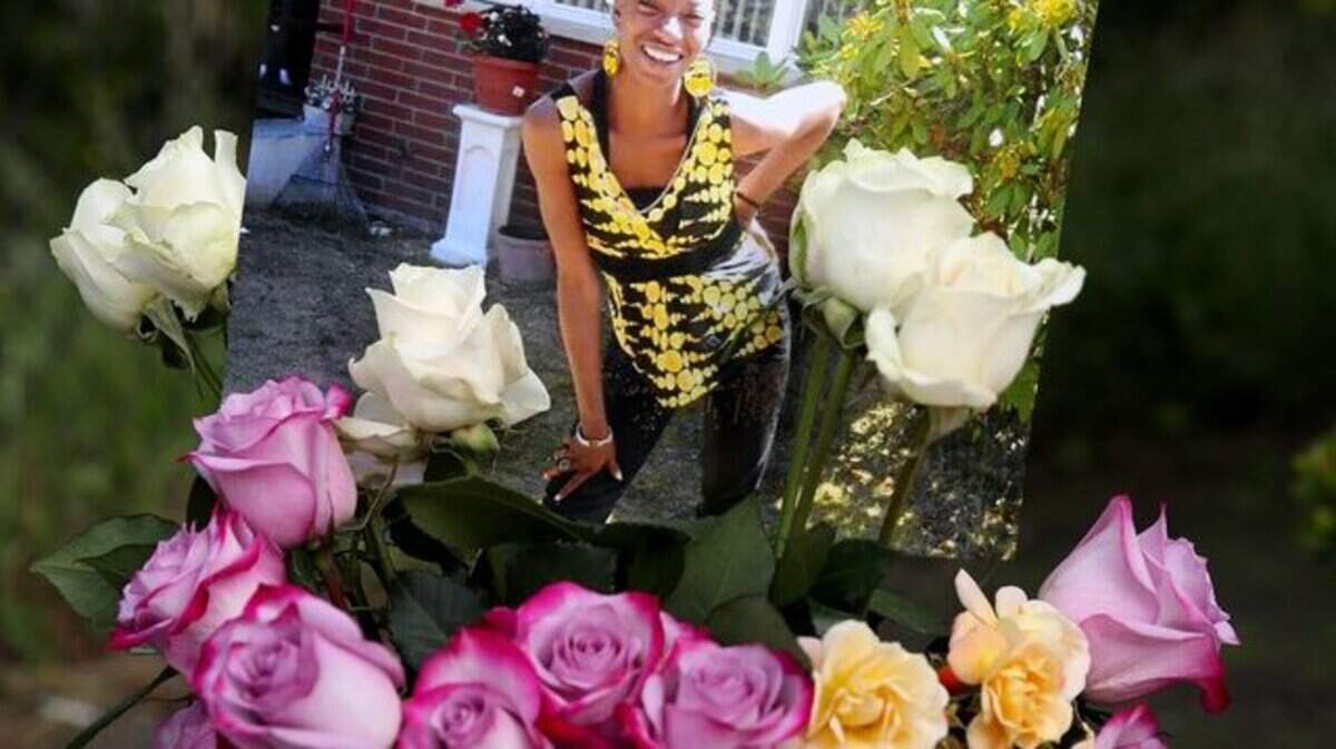 A photo of Charleena Lyles and flowers were outside the apartment building where she had lived, in Seattle’s Magnuson Park, after her death.