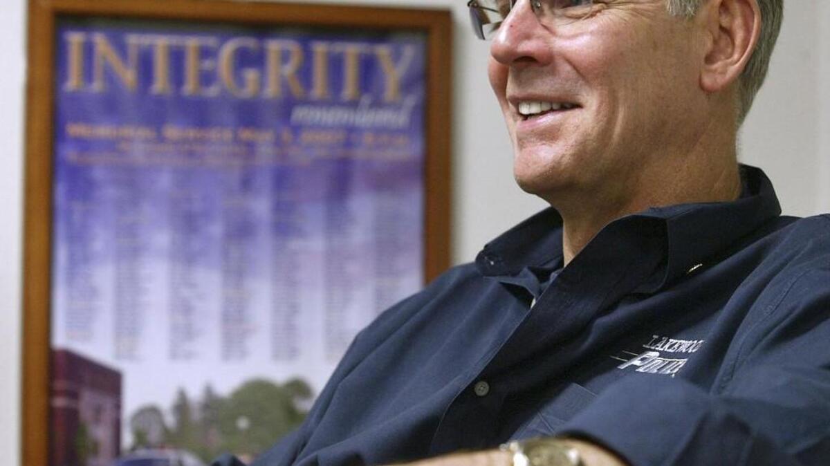 Supporters of former Lakewood Police Chief Larry Saunders, who died Wednesday, have established a memorial fund at Heritage Bank.