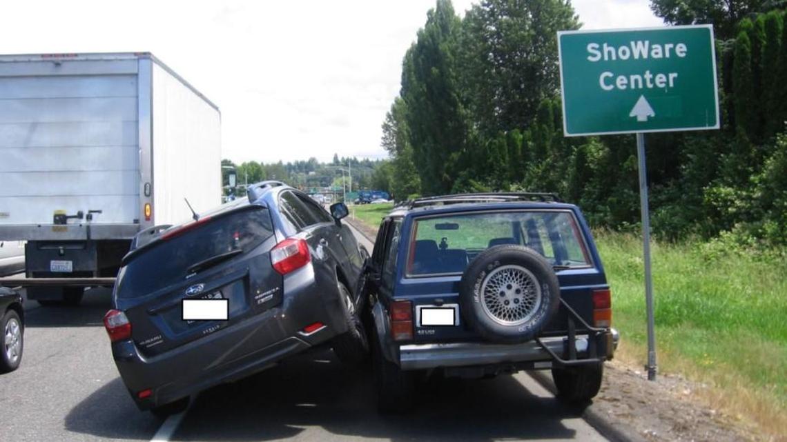 A Suburu driver prevented a Jeep from passing on the shoulder — by ramming it three times.