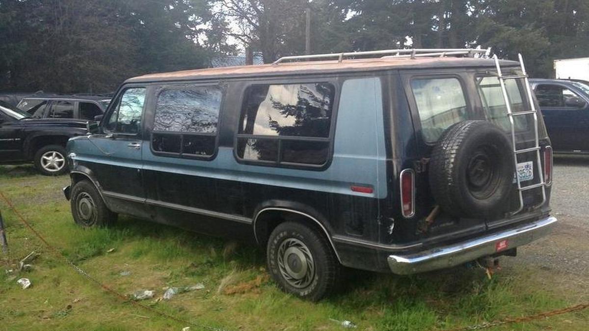 An employee of a Des Moines car lot discovered a man’s body inside a 1986 Ford Econoline van Wednesday.