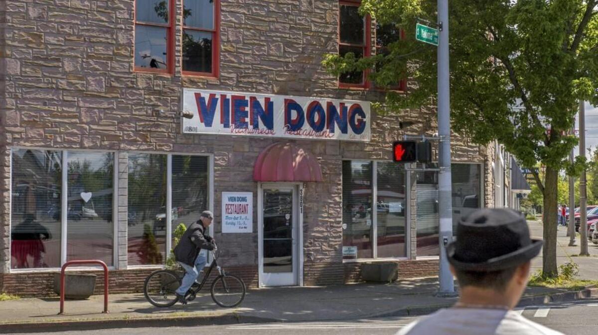 Vien Dong restaurant on South 38th Street in the Lincoln District has been closed by the health department. Many would-be customers walk up, find the door locked, and walk away.