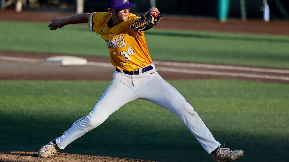 Sumner pitcher Chase Kreuger throws out a pitch during the first inning. 223895