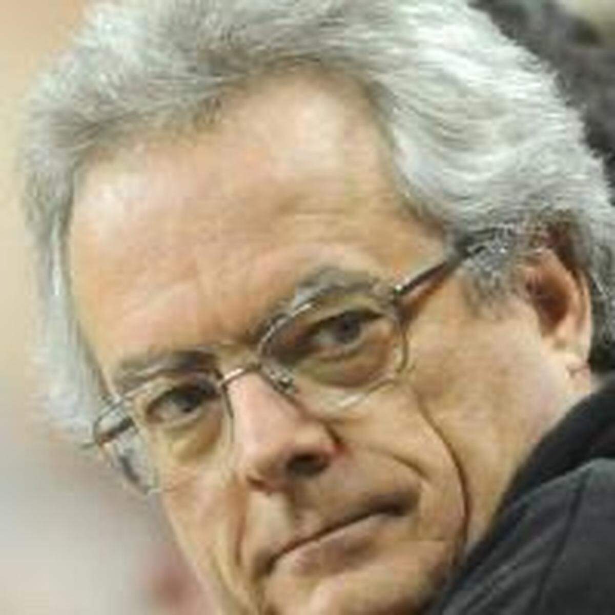 Bart Wright, former writer and sports columnist for The News Tribune, worked closely with famed NFL writer and TNT alum John Clayton.