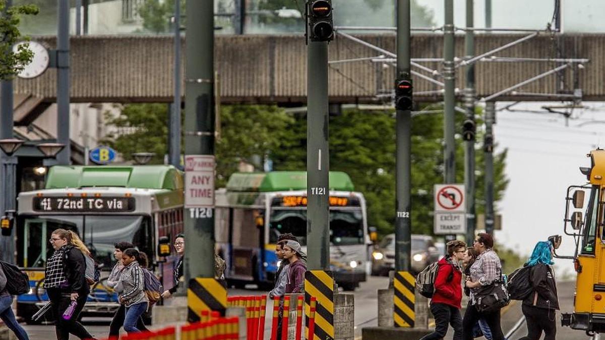 There is one set of rules for what to do when you come across a school bus while driving and another set for when you encounter a transit bus, according to traffic columnist Candice Ruud.