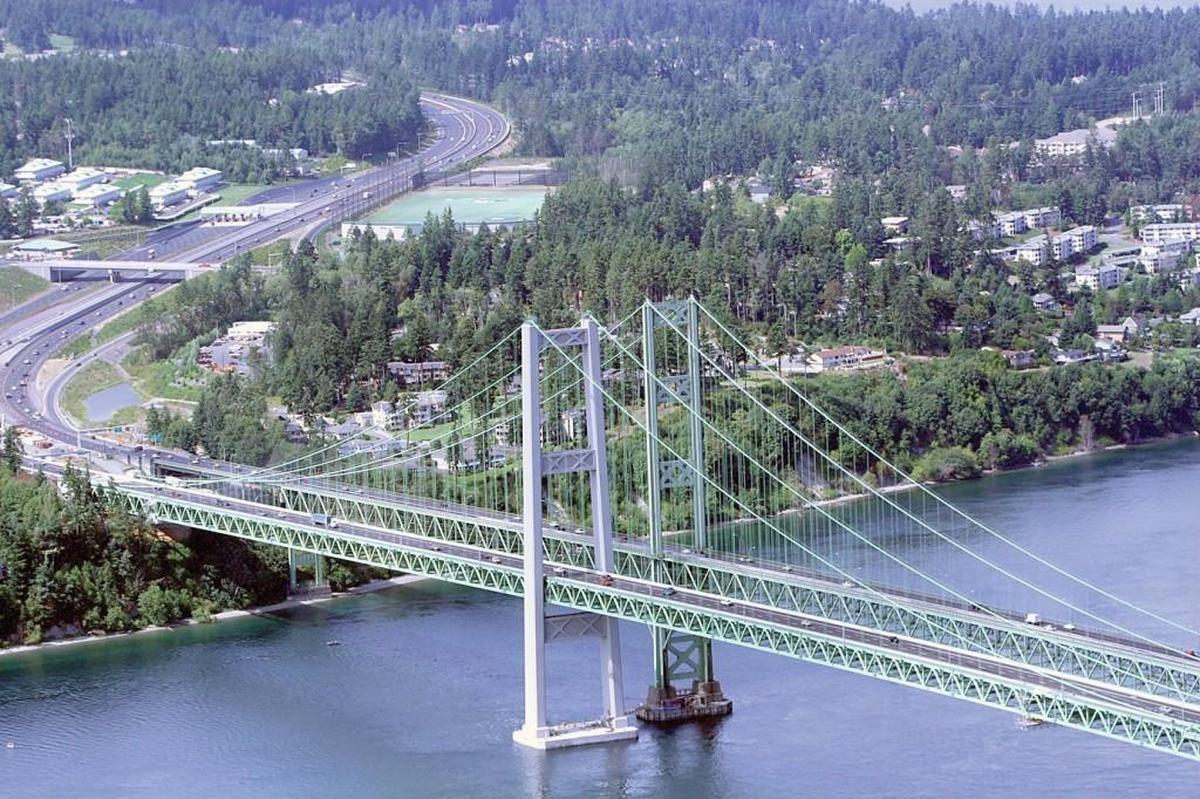 The old and new Tacoma Narrows Bridges together shortly after their opening in 2007.