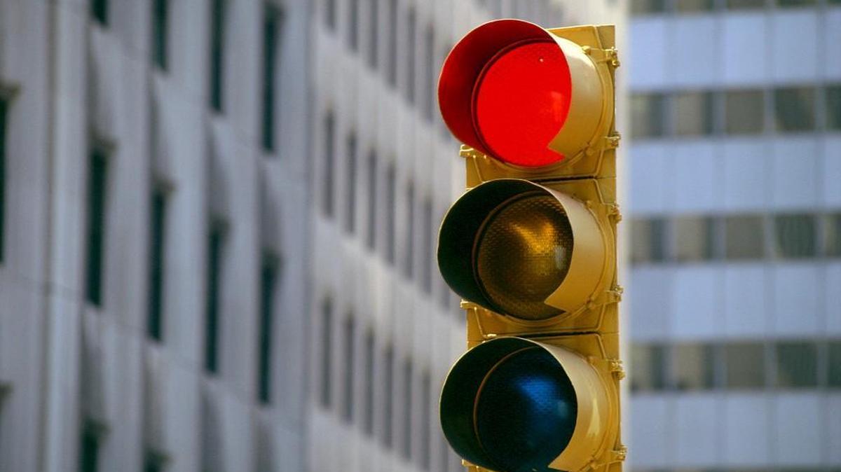 Trouble can occur at intersections but research suggests it’s rarely because cars are stopping too far behind the one in front of them while waiting out the light.